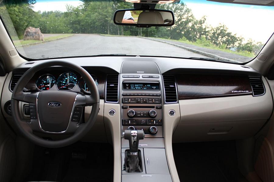  Ford Taurus 2010 года  (фото 13 из 161)